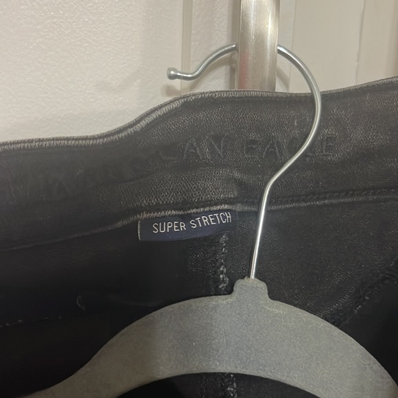 American Eagle Size 10 short, Super Stretch, black distressed cropped jeans - Picture 5 of 5